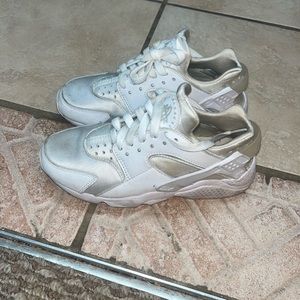 Harache US 6 ,UK 3.5